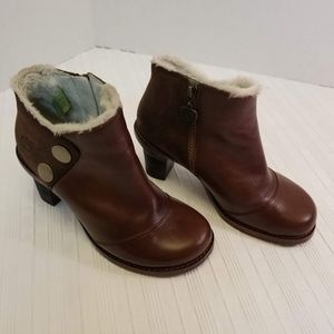 EUC Timberland Leather Faux Fur Booties. Size 6.5M